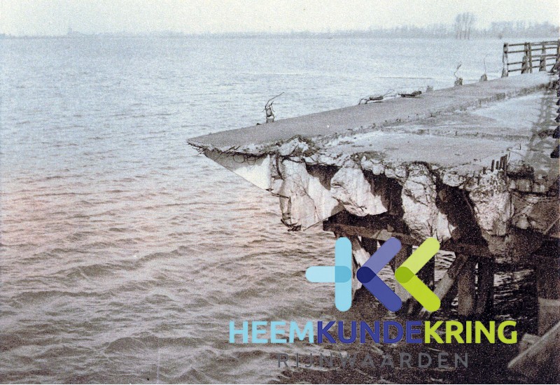 RW-OudeRijn.05-HoogWater-BrugAerdt020357 F00003242